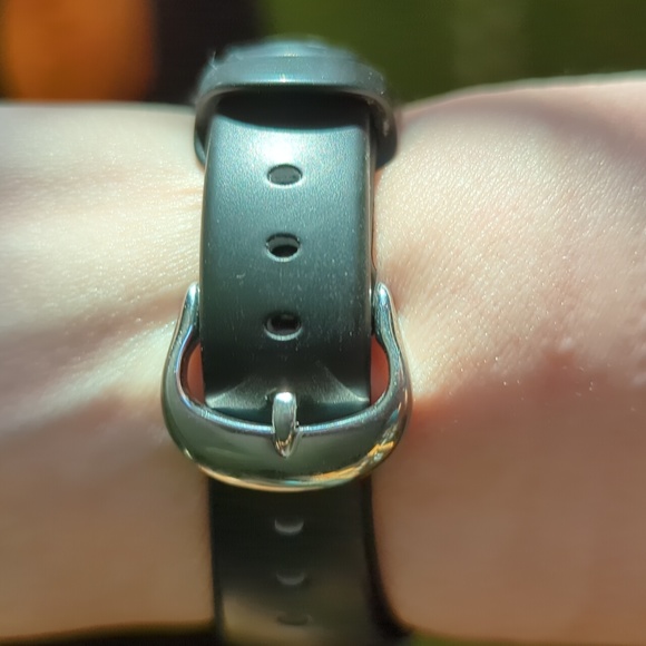 Oakley Crush Women's Watch Steel Lily face - Picture 2 of 8